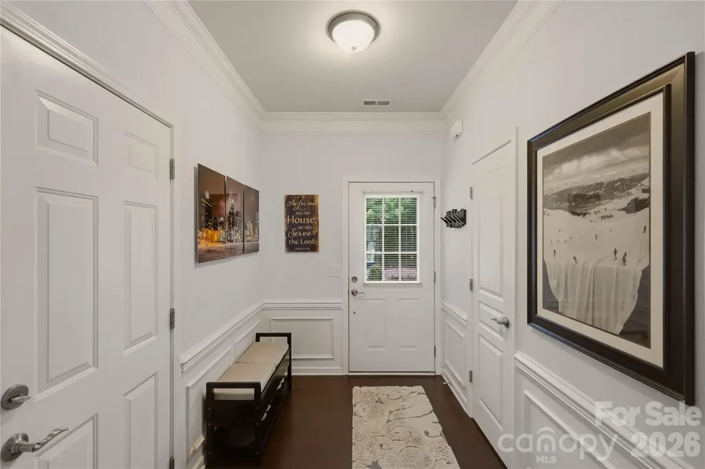 2433 Diplomat Lane Charlotte NC 28210