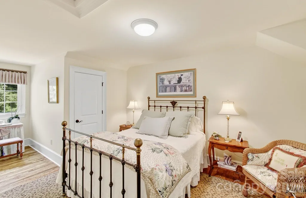 1333 Solomon Circle Hendersonville NC 28739