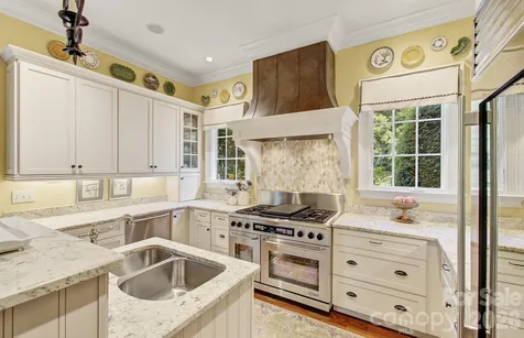 1333 Solomon Circle Hendersonville NC 28739