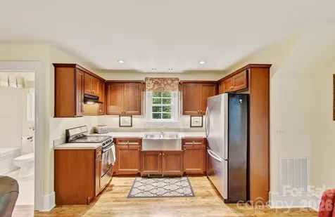 1333 Solomon Circle Hendersonville NC 28739