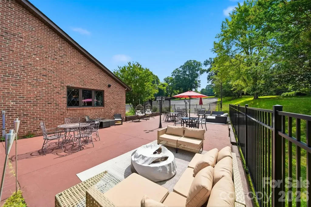 2289 St Pauls Church Road Newton NC 28658