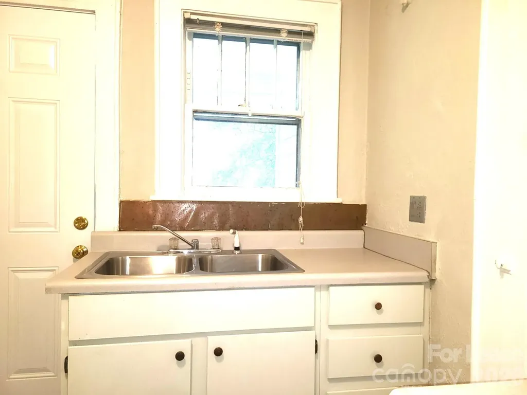 1623 Fountain View Street Charlotte NC 28208