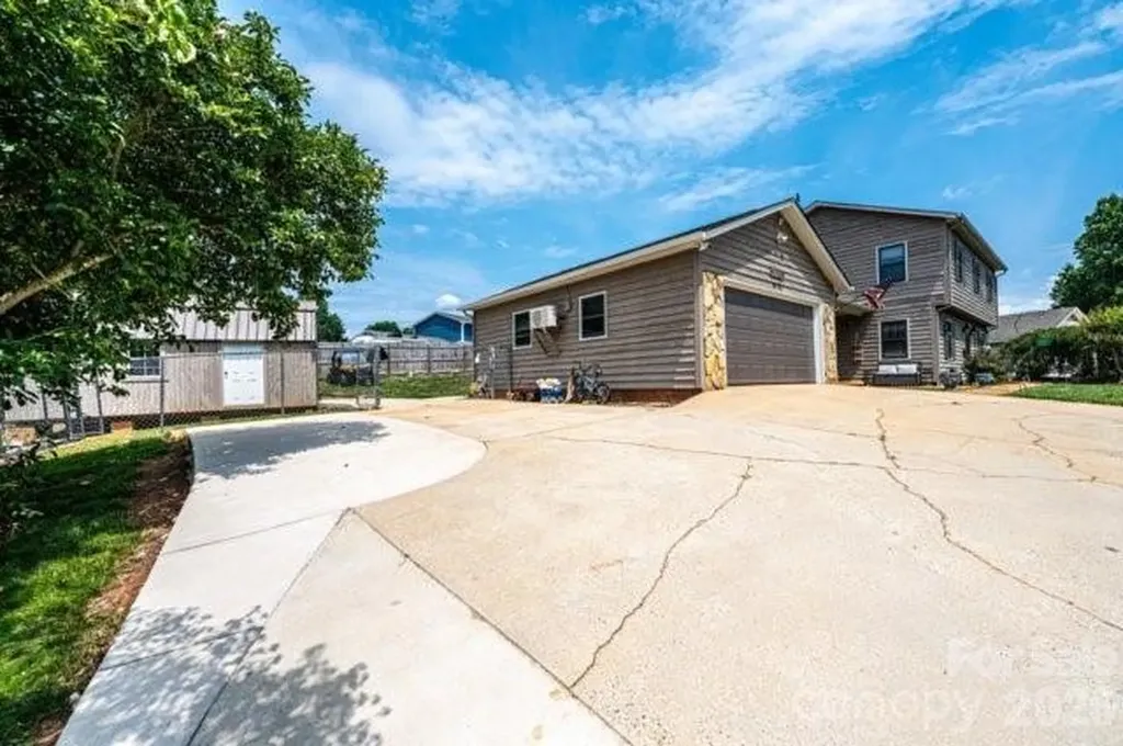 5976 Gold Creek Estate Drive Hickory NC 28601
