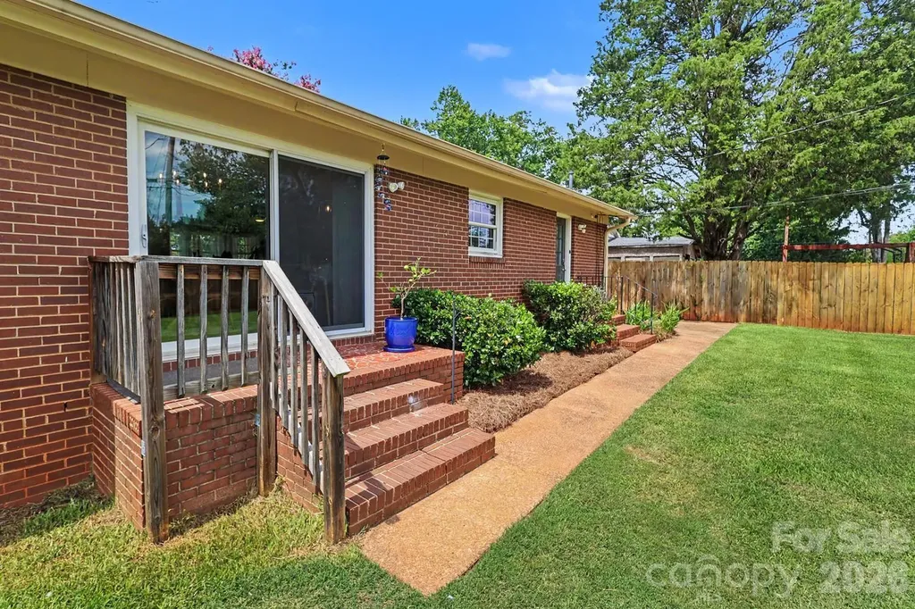 3330 Woodleaf Road Charlotte NC 28205