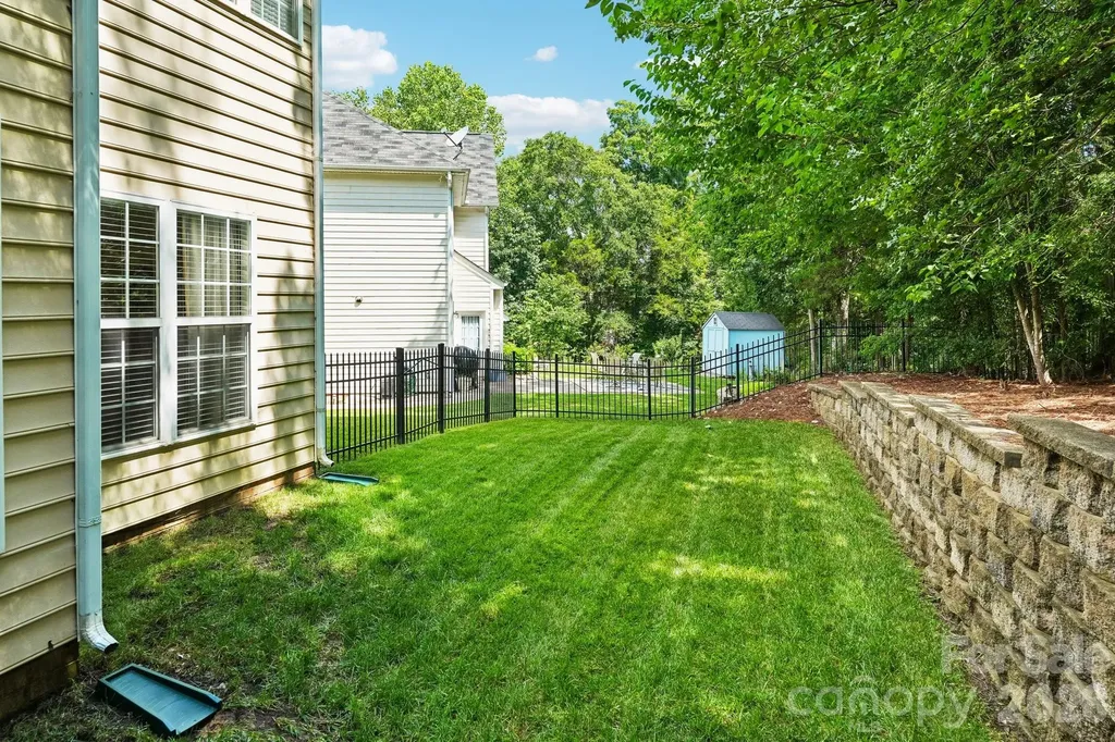 7809 Pinecroft Court Harrisburg NC 28075