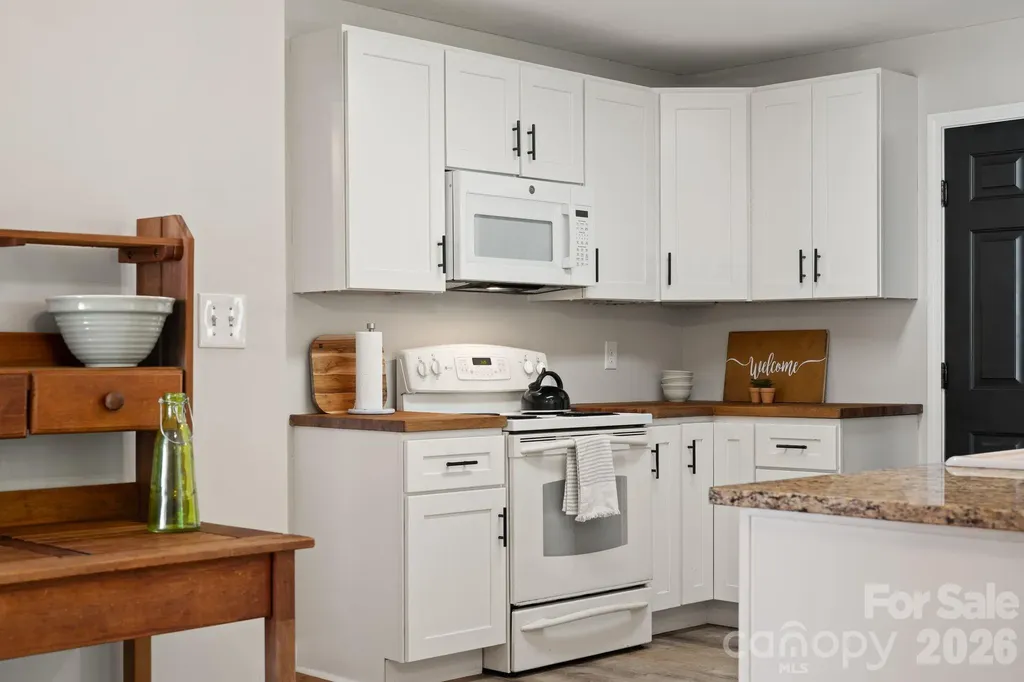 1040 Thorncrest Drive Fletcher NC 28732