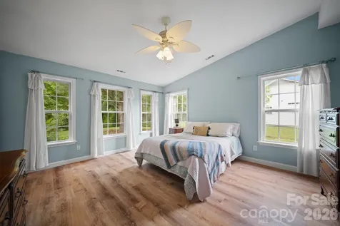 1040 Thorncrest Drive Fletcher NC 28732