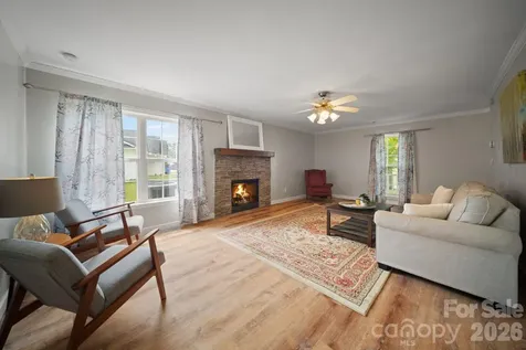 1040 Thorncrest Drive Fletcher NC 28732