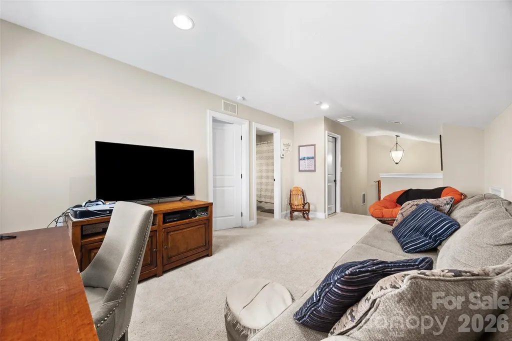 8477 Whitworth Avenue Harrisburg NC 28075