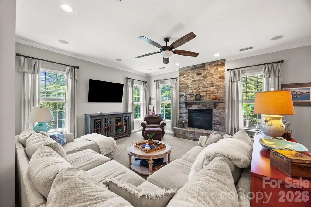 8477 Whitworth Avenue Harrisburg NC 28075
