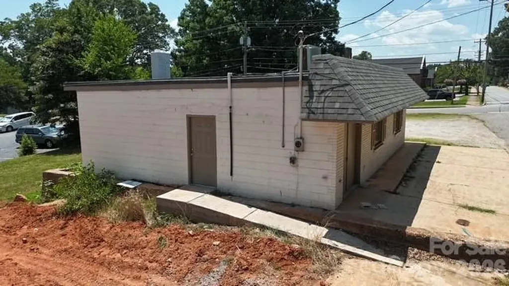 1295 N Main Avenue Newton NC 28658