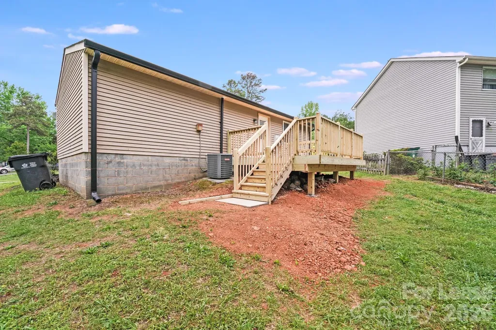 5001 Forest Mountain Court Charlotte NC 28227