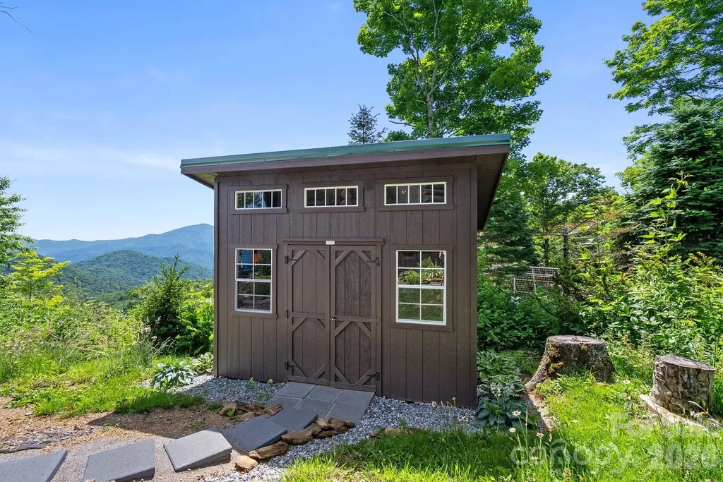 300 Licklog Mountain Trail Burnsville NC 28714