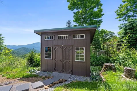 300 Licklog Mountain Trail Burnsville NC 28714