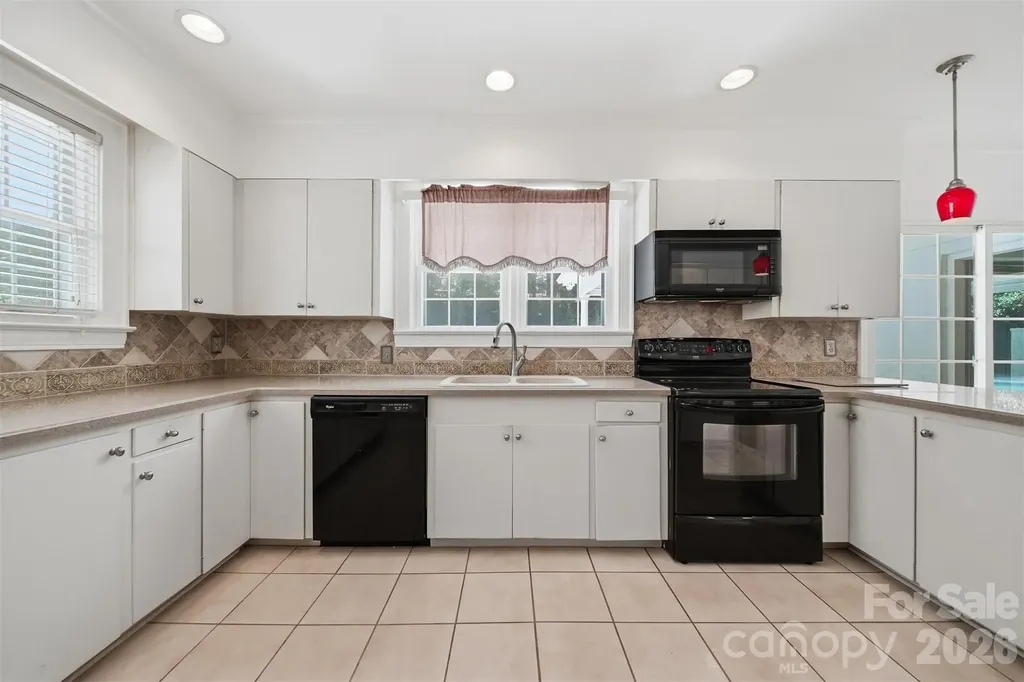 521 5th Street NW Hickory NC 28601