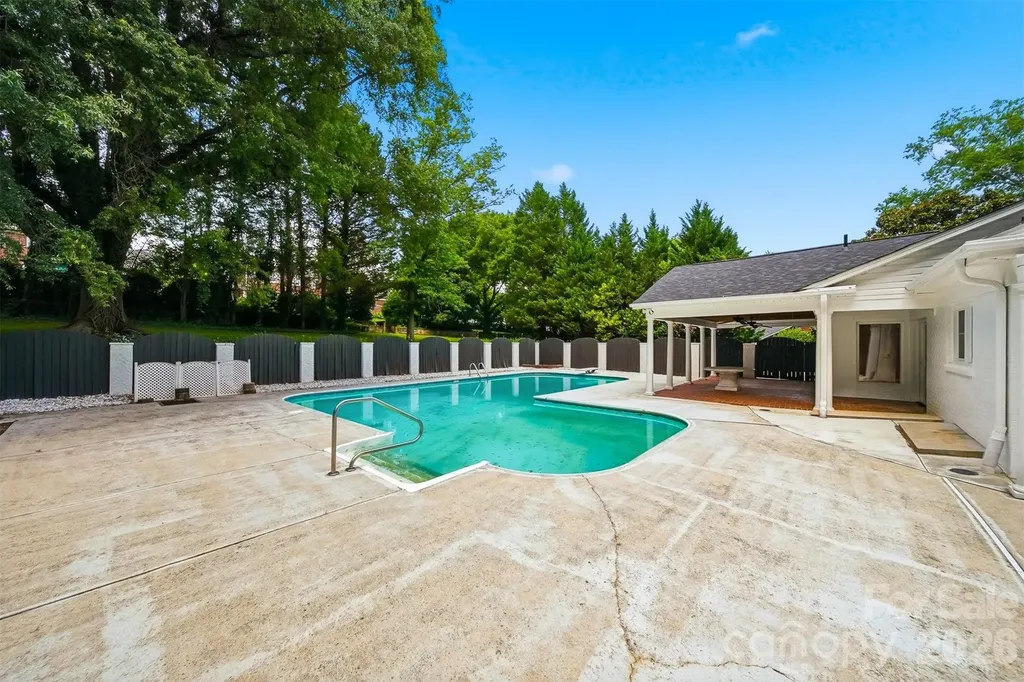 521 5th Street NW Hickory NC 28601