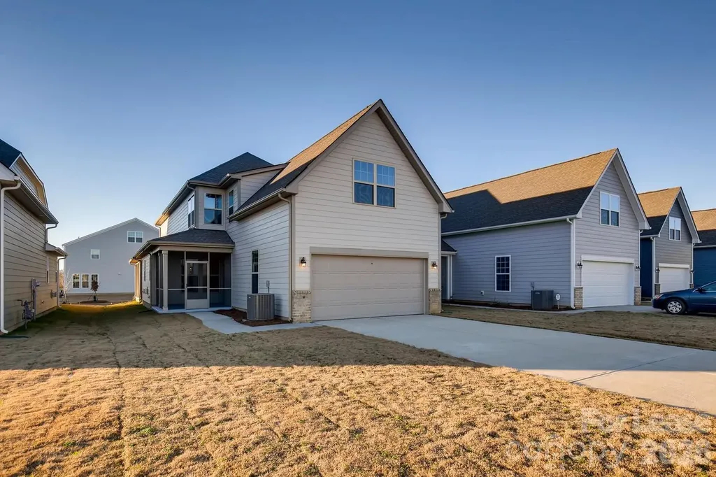 6418 Raffia Road Charlotte NC 28277