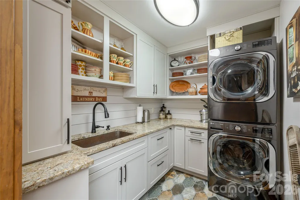345 Prospect Drive Burnsville NC 28714