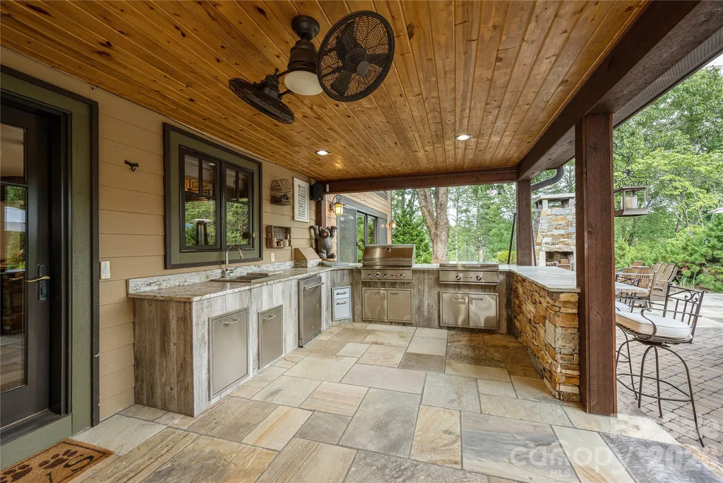 345 Prospect Drive Burnsville NC 28714