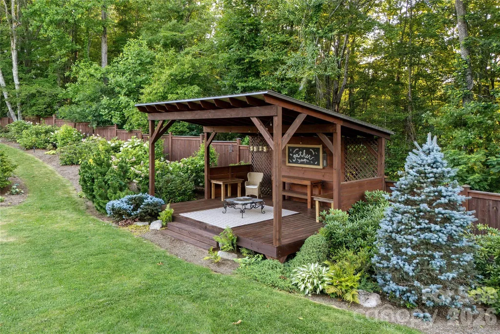345 Prospect Drive Burnsville NC 28714