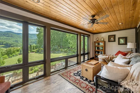 345 Prospect Drive Burnsville NC 28714