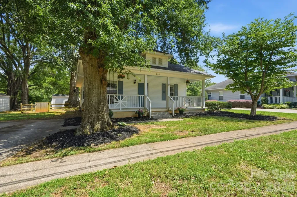 206 Sixth Street Belmont NC 28012