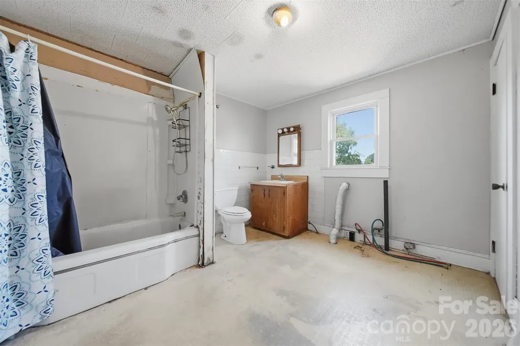 592 Main Street Hudson NC 28638