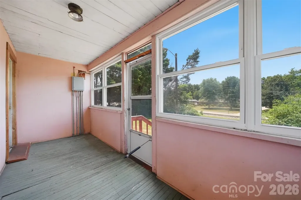 592 Main Street Hudson NC 28638