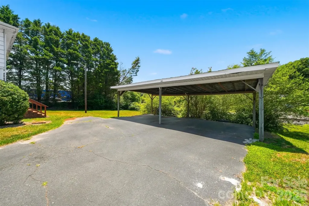 592 Main Street Hudson NC 28638