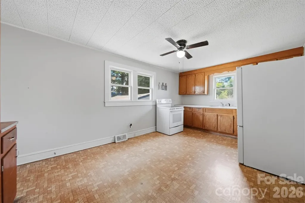 592 Main Street Hudson NC 28638