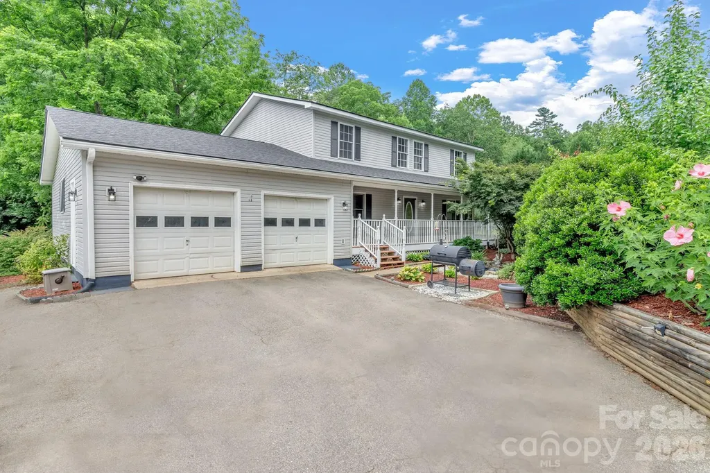 11 Aquarian Way Leicester NC 28748