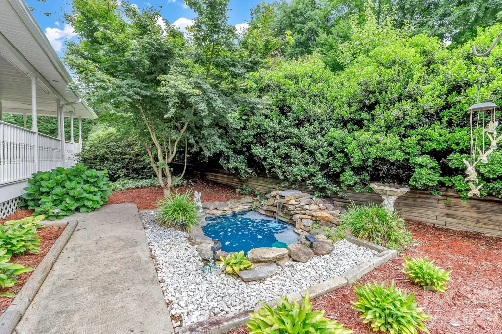 11 Aquarian Way Leicester NC 28748