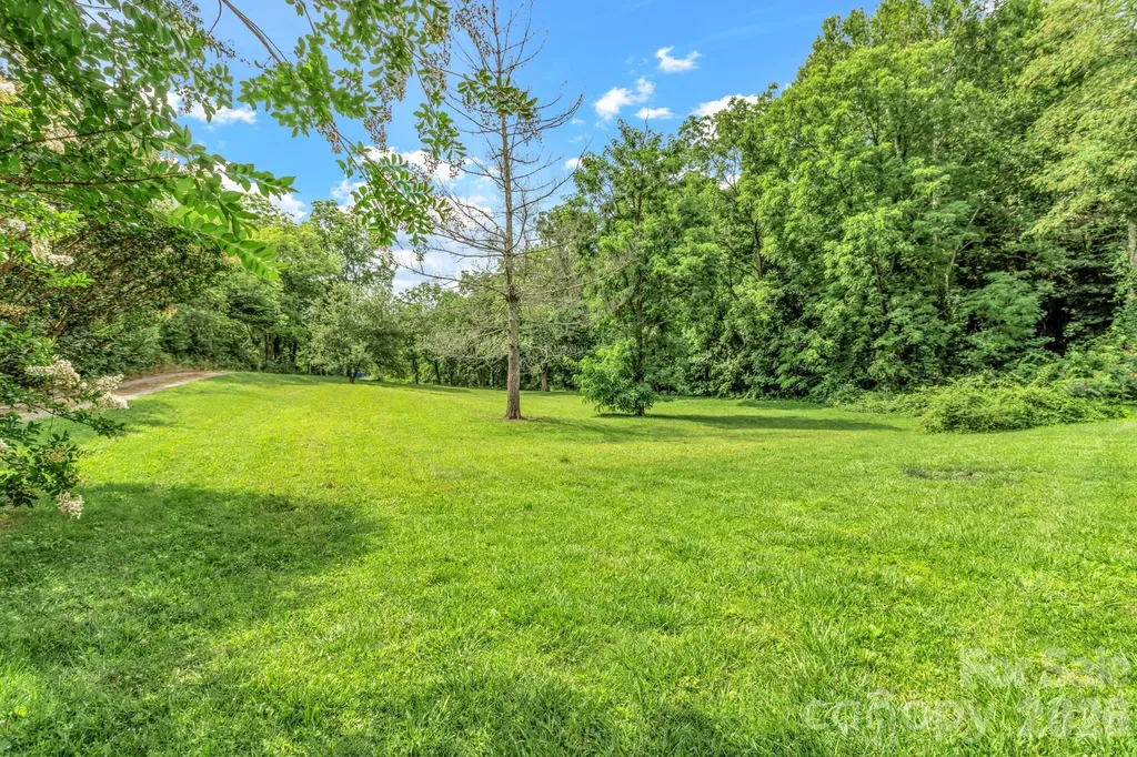 11 Aquarian Way Leicester NC 28748