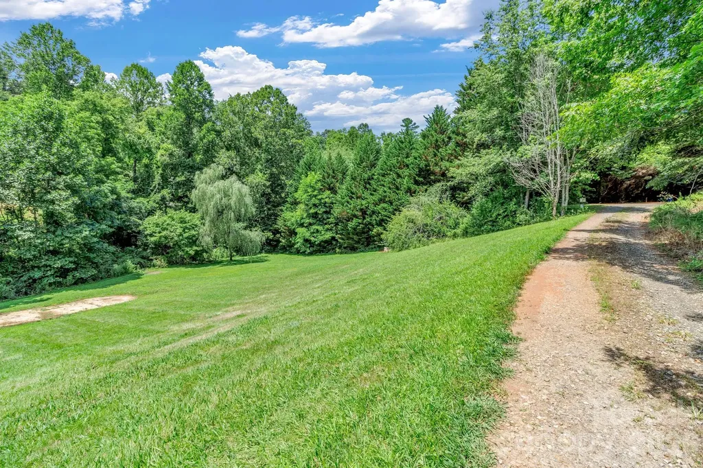 11 Aquarian Way Leicester NC 28748