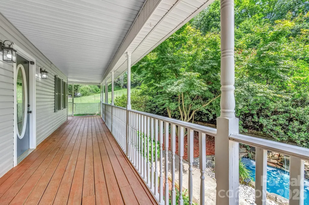 11 Aquarian Way Leicester NC 28748
