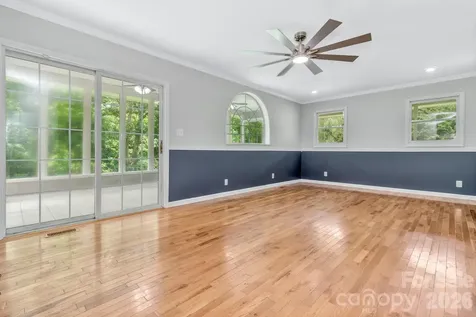11 Aquarian Way Leicester NC 28748