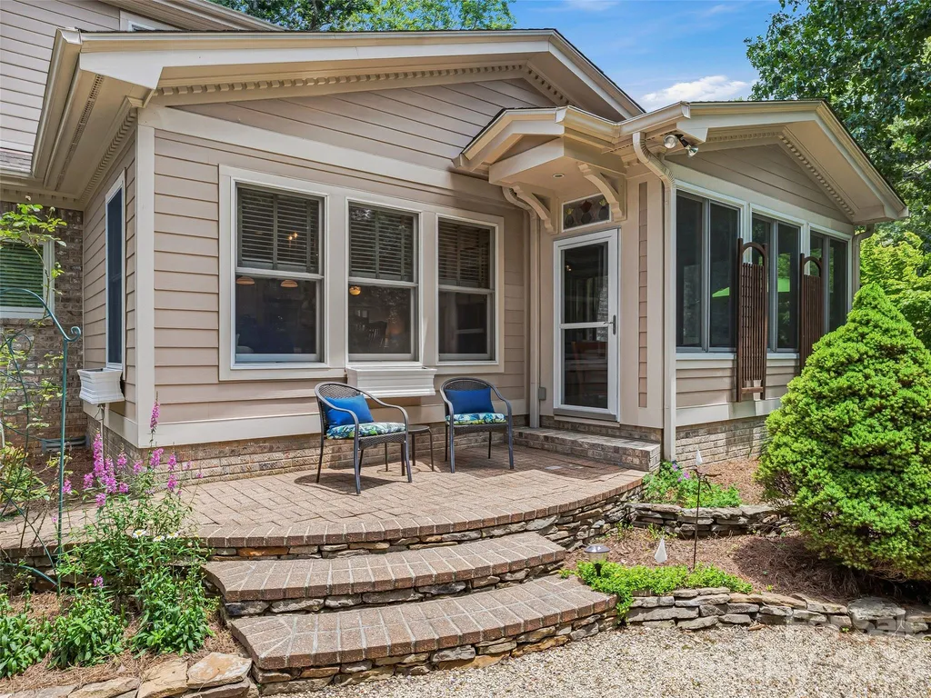 1005 Windsor Drive Asheville NC 28803