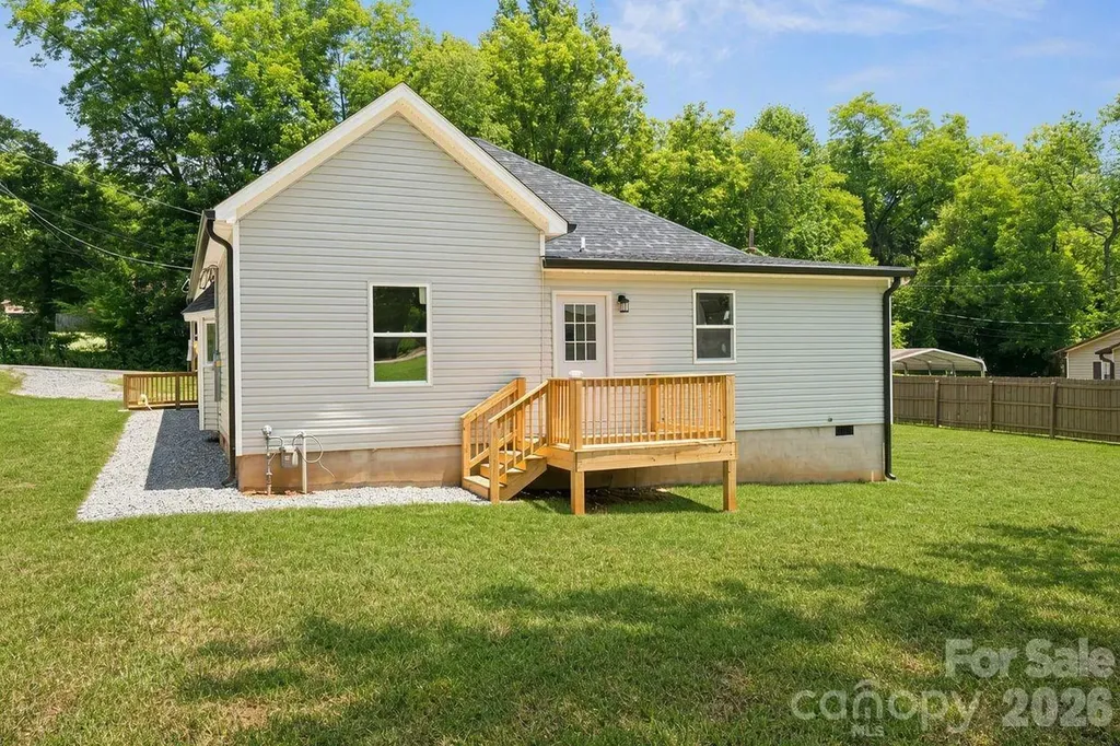 1820 N Hewitt Avenue Newton NC 28658