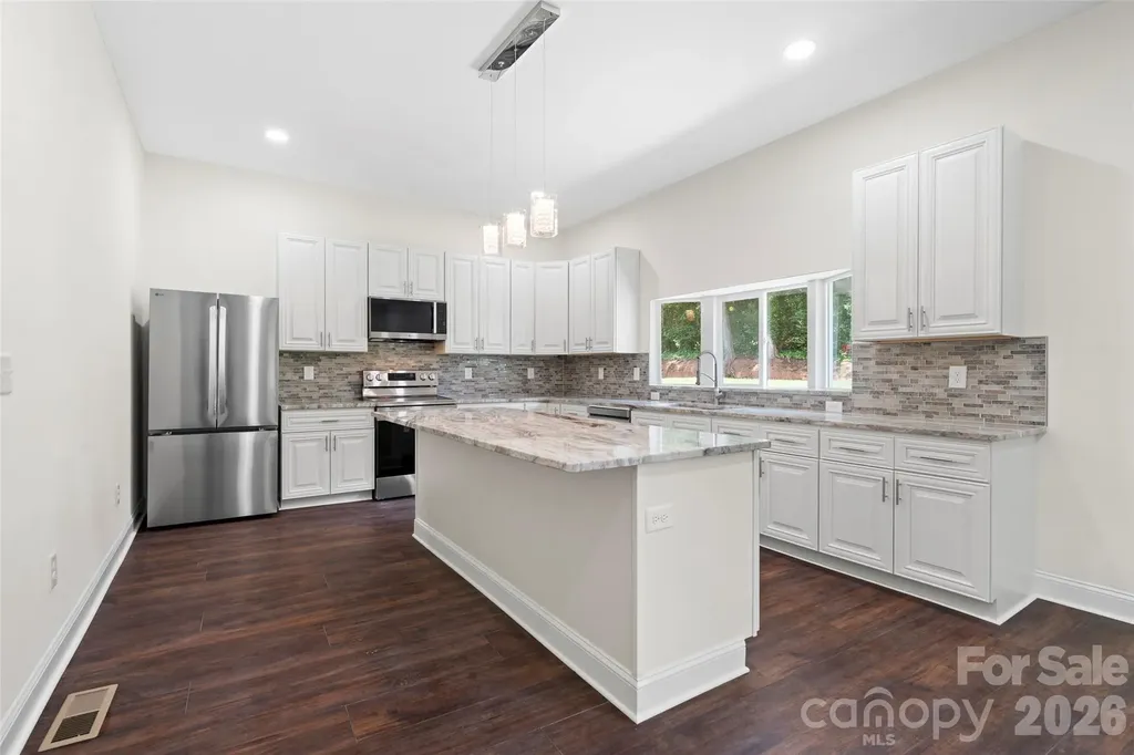 1820 N Hewitt Avenue Newton NC 28658