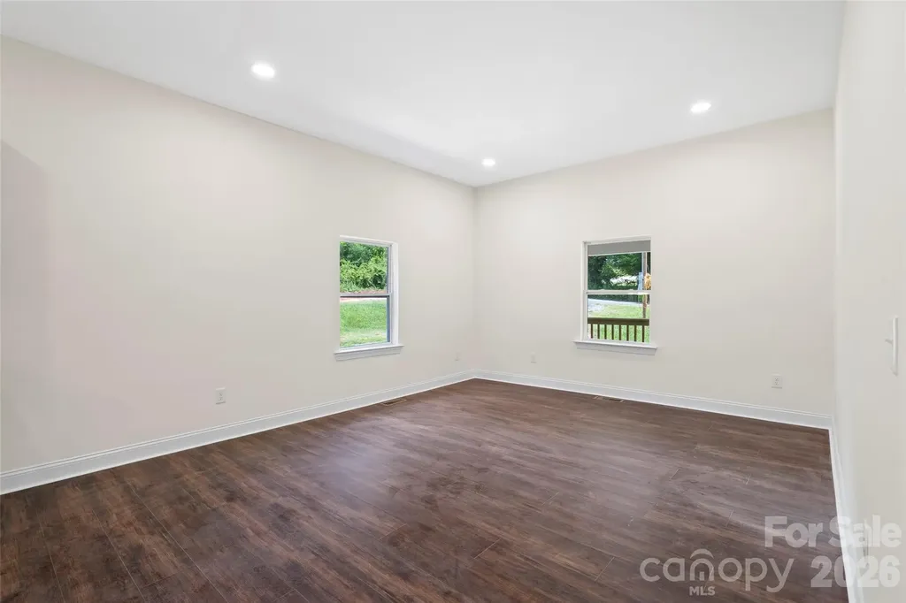 1820 N Hewitt Avenue Newton NC 28658