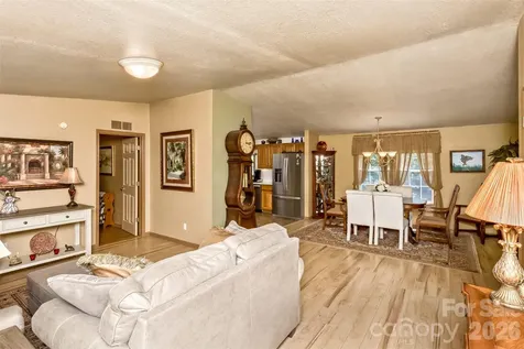 185 Trout Water Circle Burnsville NC 28714