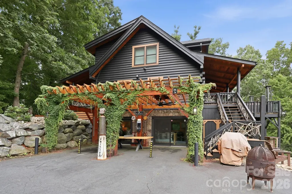 206 Hamlet Drive Burnsville NC 28714