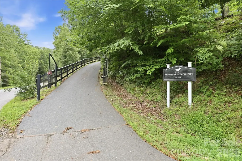 206 Hamlet Drive Burnsville NC 28714