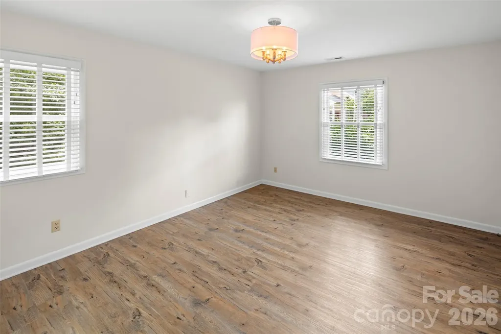 1212 Oakland Street Hendersonville NC 28792