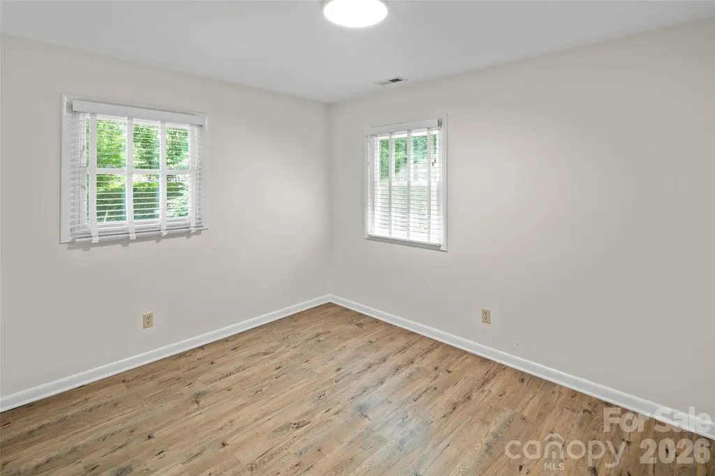 1212 Oakland Street Hendersonville NC 28792