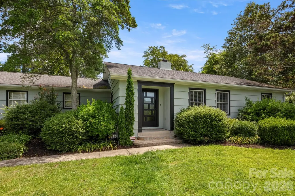 1212 Oakland Street Hendersonville NC 28792
