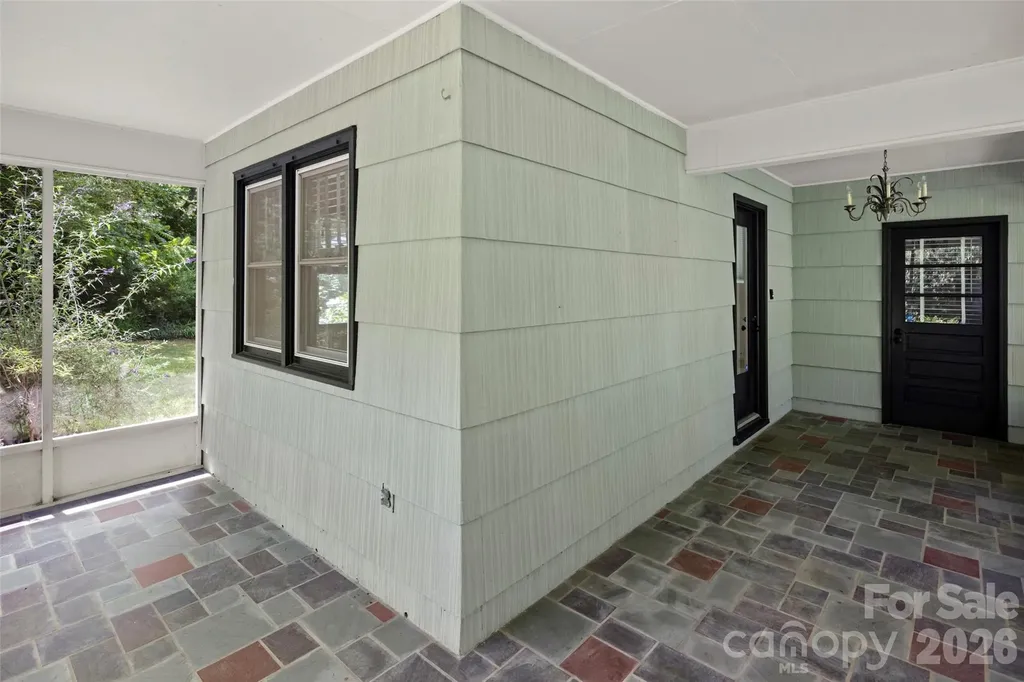 1212 Oakland Street Hendersonville NC 28792