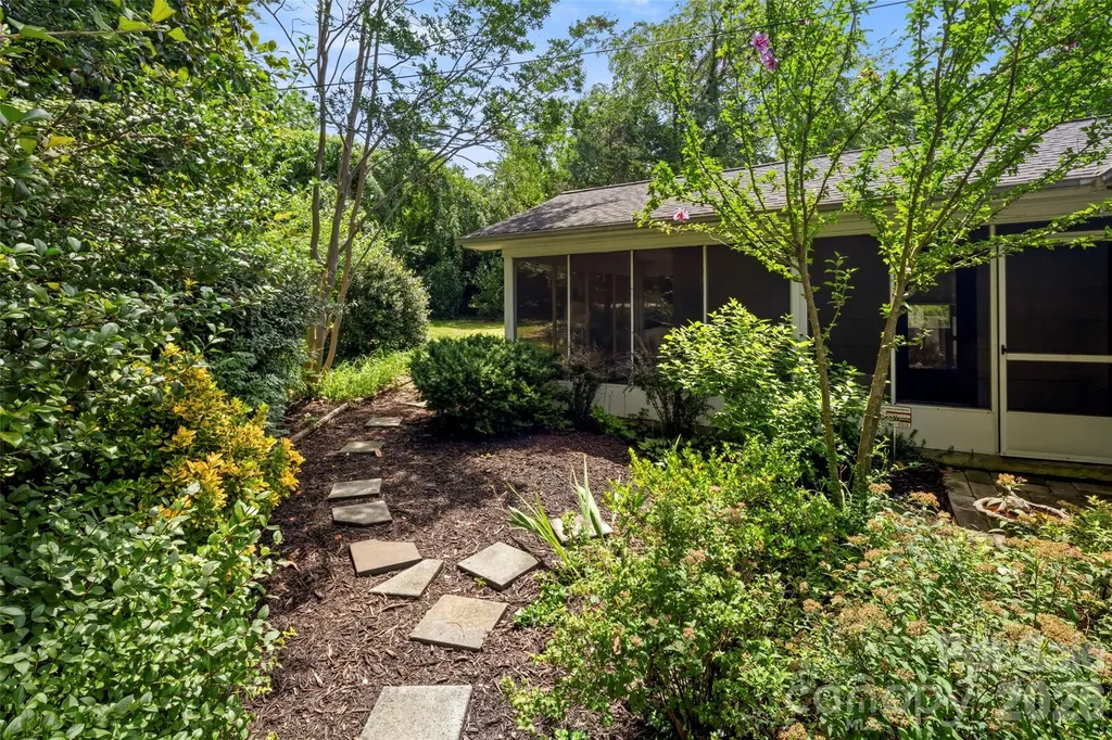 1212 Oakland Street Hendersonville NC 28792