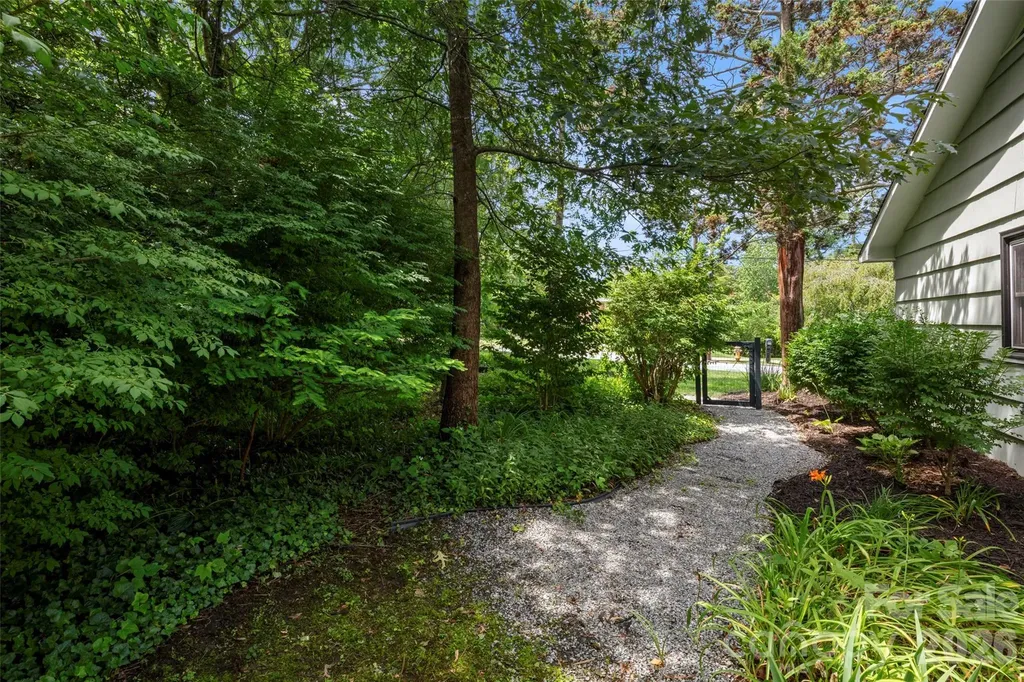 1212 Oakland Street Hendersonville NC 28792