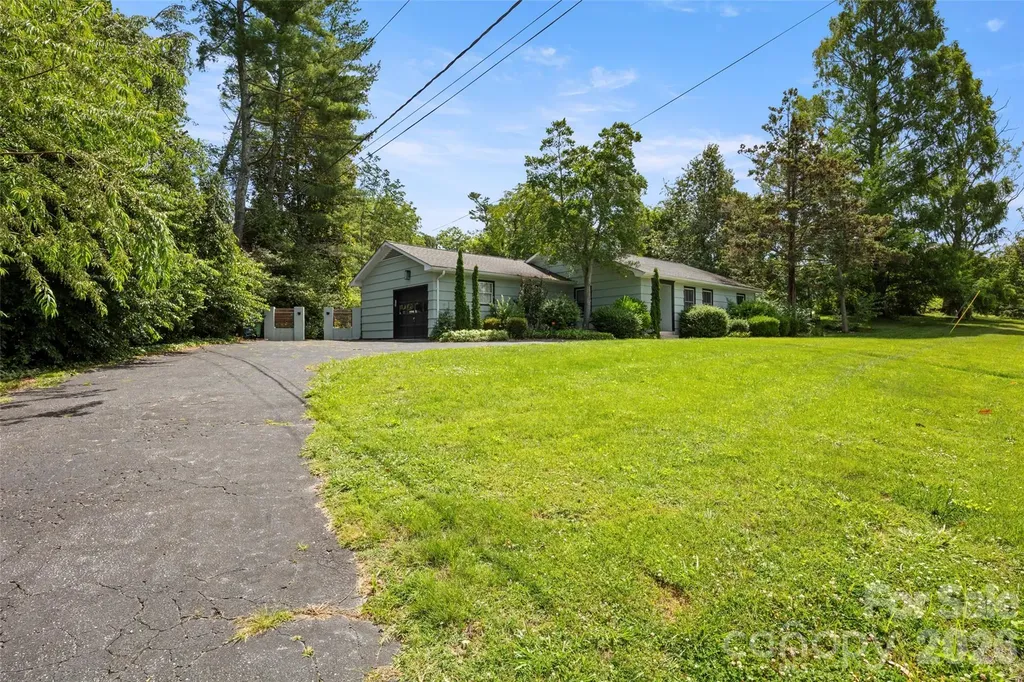 1212 Oakland Street Hendersonville NC 28792